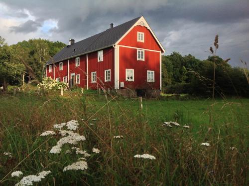 La Maison Rouge de Slätten Bed and Breakfast